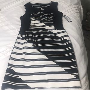 Worthington sleeveless black/white v-neck dress.